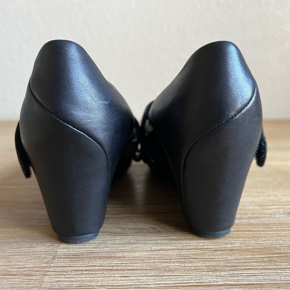 Tsubo Women's Asmik Wedge Pump Size 7.5 Black Leather Platform Mary Jane Shoes - Picture 8 of 12